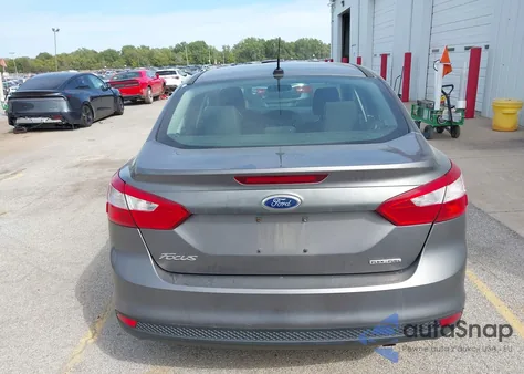 2014 Ford Focus S из США, поврежденный, VIN 1FADP3E20EL448789
